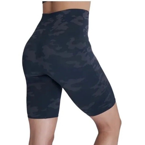 SPANX Women Look At Me Now Bike Shorts Black Camo Size L - Picture 4 of 11